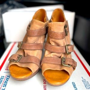 Naya Kindred Brown Leather 3 Buckle & Zip Peep Toe High Heel Bootie Shoes Sz 10M